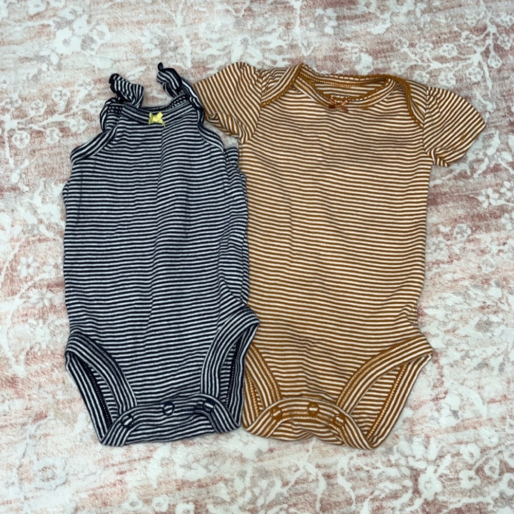 2 carters onesies NWOT